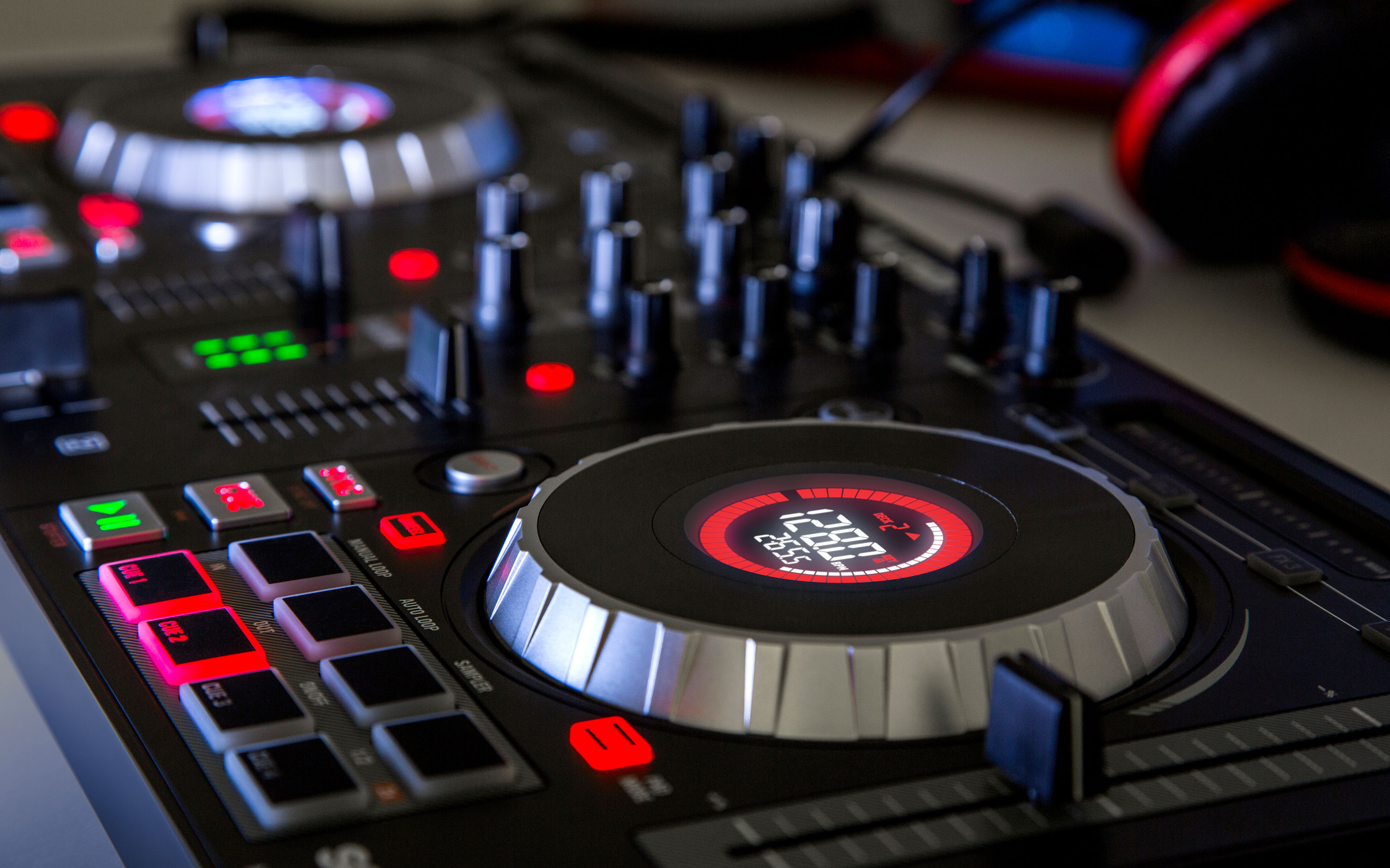 Mixtrack Platinum Numark