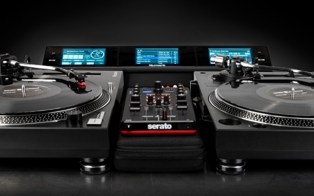 http://www.numark.com/images/sized/images/product_large/Dashboard_turntables-624x390.jpg
